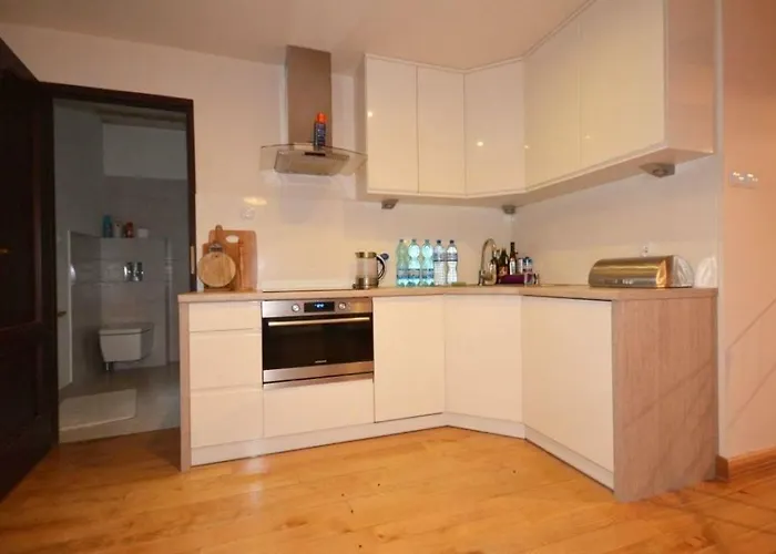 Dom Kolo Rewala Paprotno